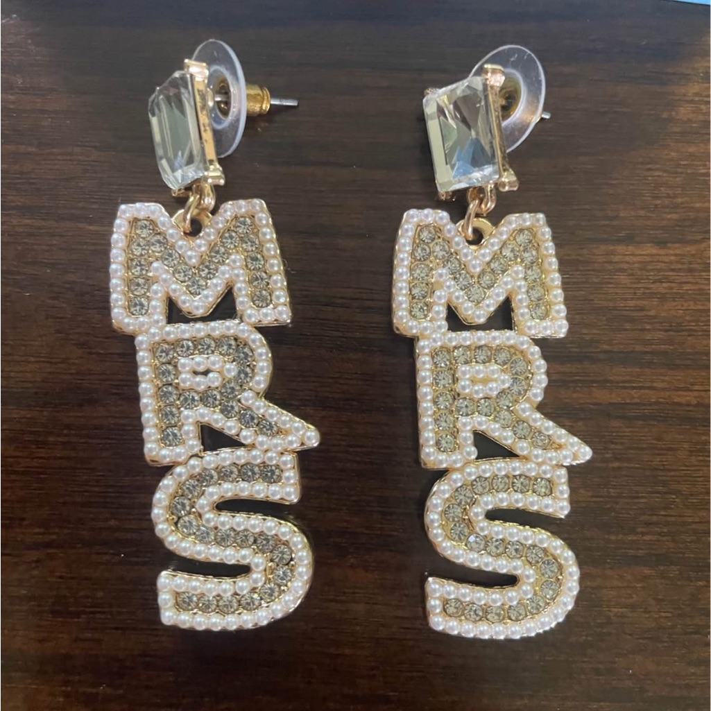 Elegant Gold 'Mrs' Earrings